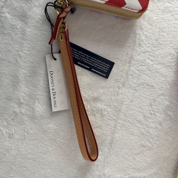 Dooney & Bourke Chevron Large Zip Around Wallet Clutch Wristlet. - Picture 8 of 10